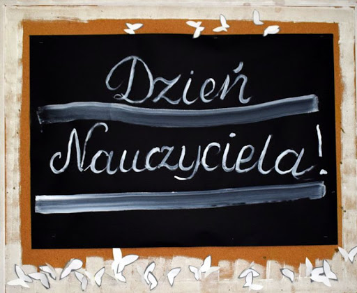 Duży napis dzień nauczyciela na tablicy szkolnej - Gify i obrazki na ...